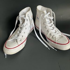 Woman’s White Converse All Star Sneakers